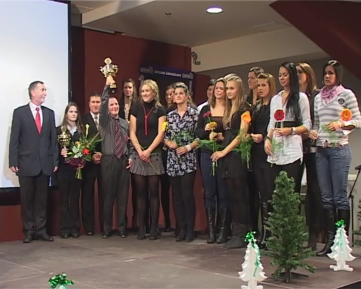 Díjeső az arénában