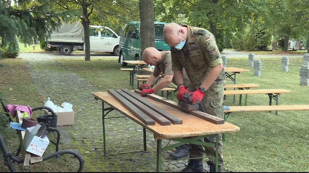 Katonai temető koszorúzás