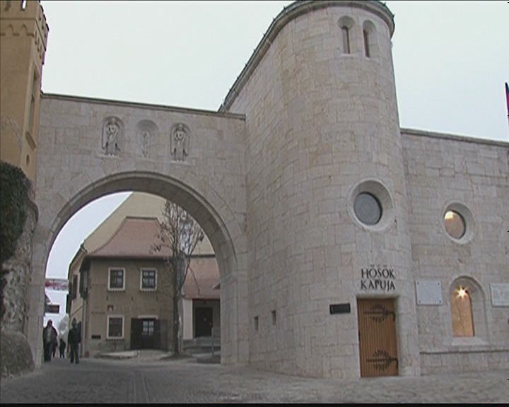 Befejeződött a várkapu rekonstrukciója Befejeződött a várkapu rekonstrukciója
