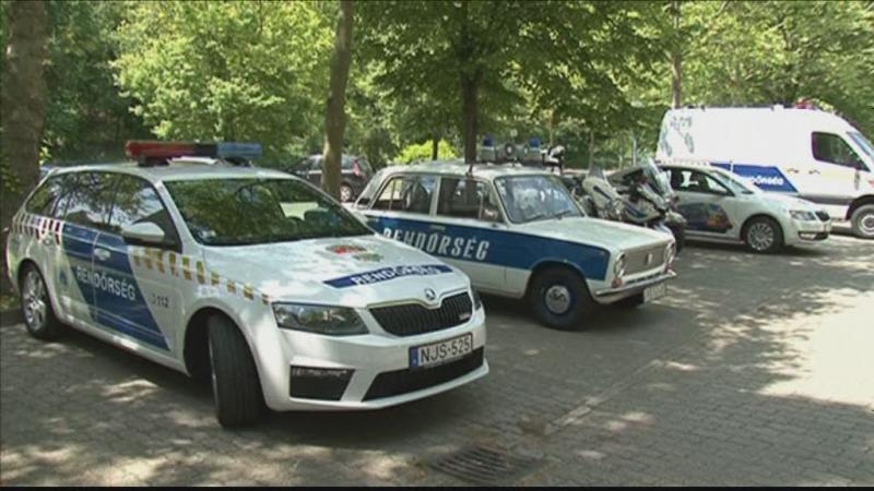 Rendőrök a Balatonnál Rendőrök a Balatonnál