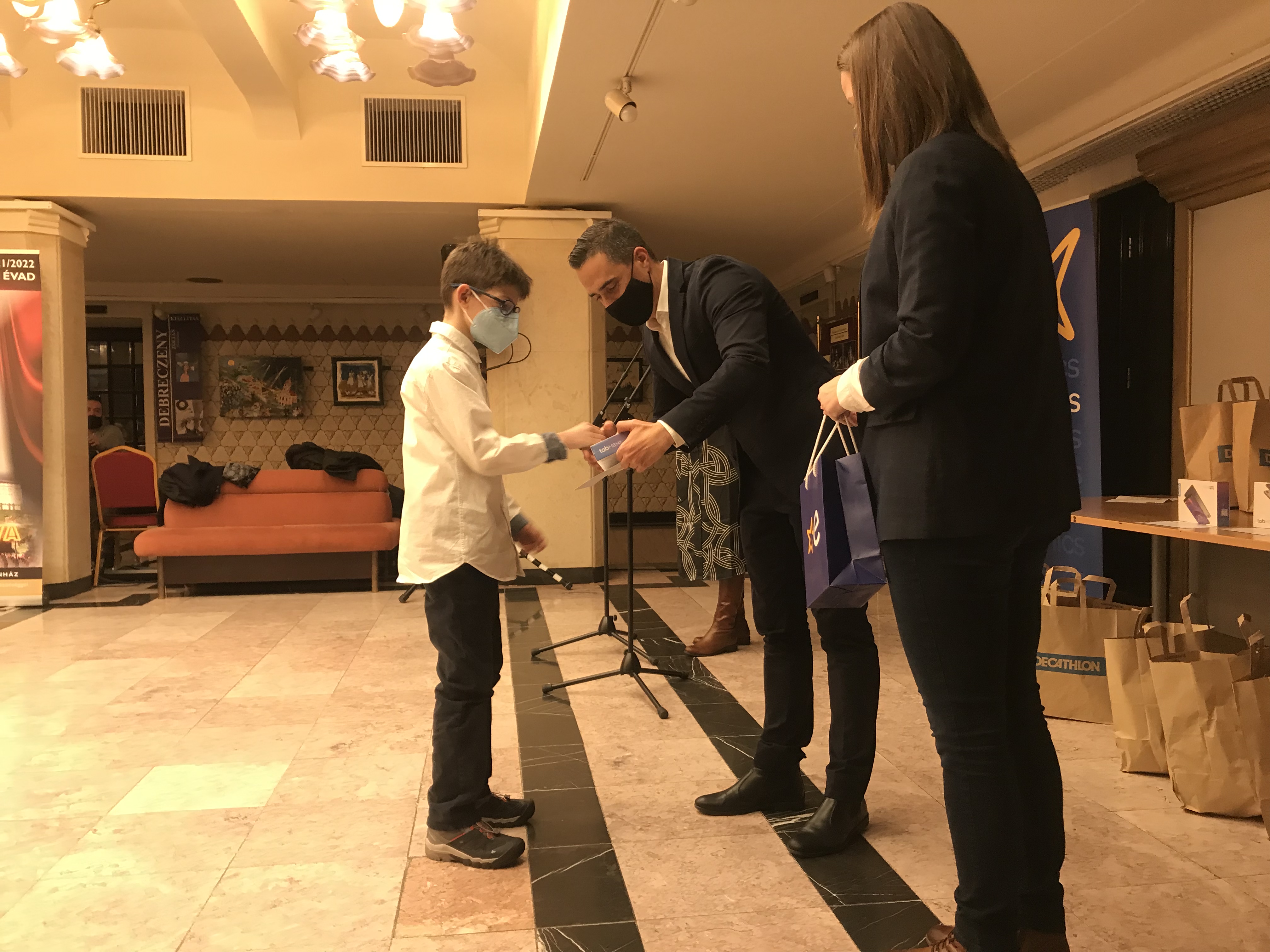 Legyen mindenkinek szép karácsonya! Legyen mindenkinek szép karácsonya!